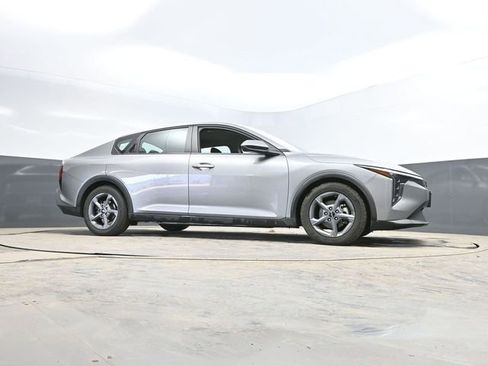 Used 2025 Kia K4 LXS image 52