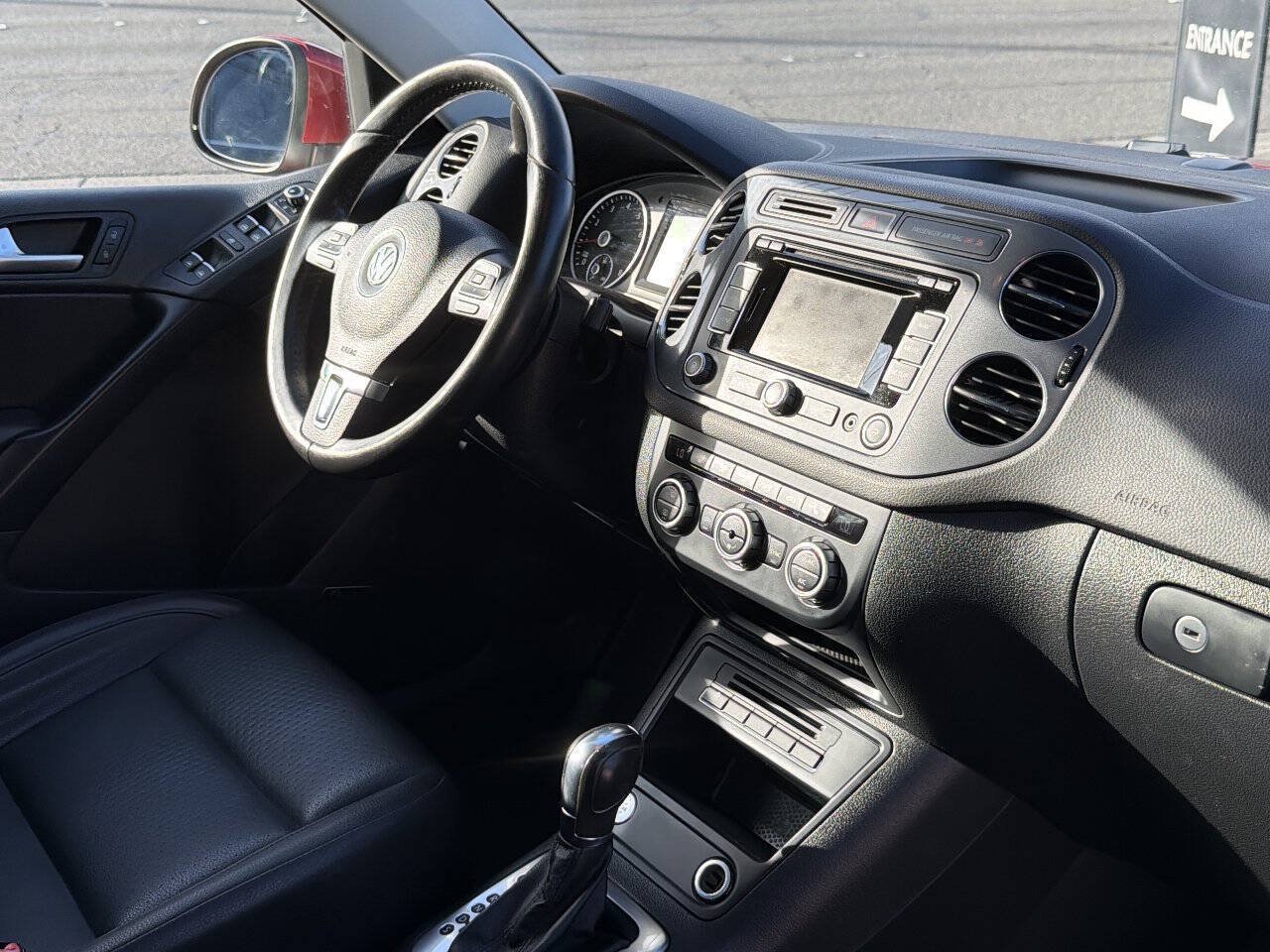 Used 2014 Volkswagen Tiguan SEL AWD/4WD image 17