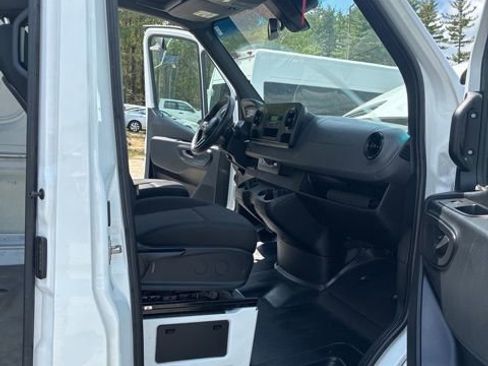 Used 2023 Mercedes-Benz Sprinter 2500 image 20
