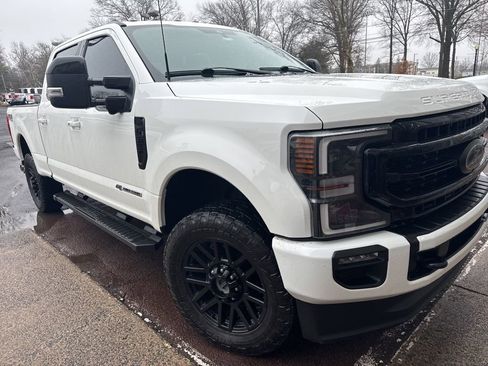 Used 2022 Ford F350 Lariat w/ Black Appearance Package image 4