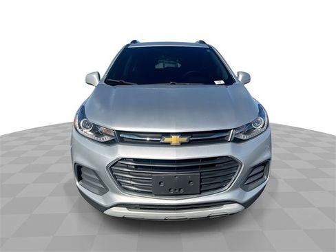 Used 2022 Chevrolet Trax LT w/ LT Convenience Package image 3