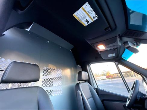 Used 2023 Mercedes-Benz Sprinter 2500 image 13