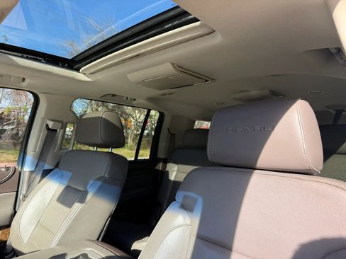 Used 2015 GMC Yukon XL Denali w/ Premium Package image 11