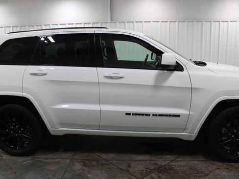 Used 2022 Jeep Grand Cherokee Laredo X image 13