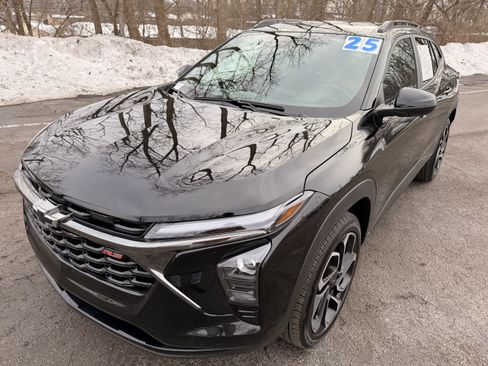 Used 2025 Chevrolet Trax RS w/ Sunroof Package image 7