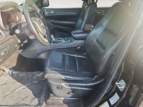 Used 2018 Jeep Grand Cherokee Limited AWD/4WD image 9