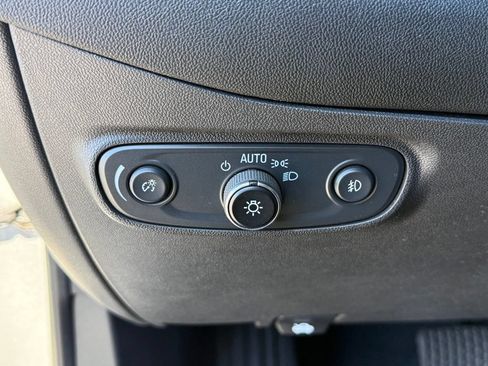 Used 2021 Chevrolet Equinox LT FWD image 24