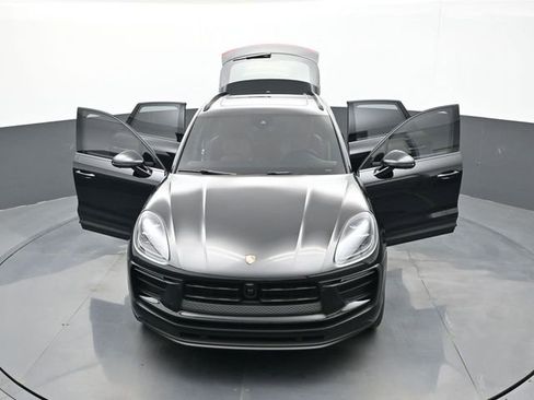 Certified 2024 Porsche Macan AWD/4WD image 32