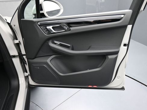 New 2026 Porsche Macan AWD/4WD image 28
