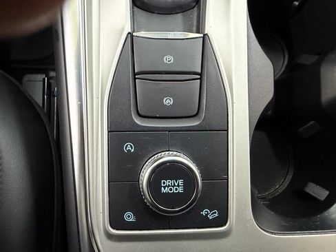 Used 2022 Ford Explorer XLT w/ Equipment Group 202A AWD/4WD image 31