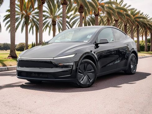 Used 2026 Tesla Model Y 2WD image 2