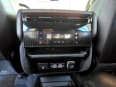 Certified 2024 Jeep Wagoneer Series II RWD image 31