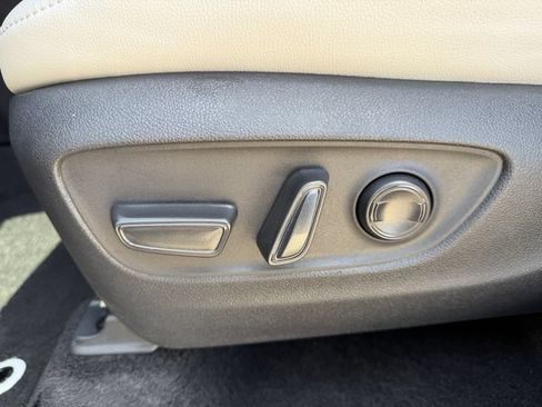 Used 2025 Toyota Grand Highlander AWD Hybrid image 28