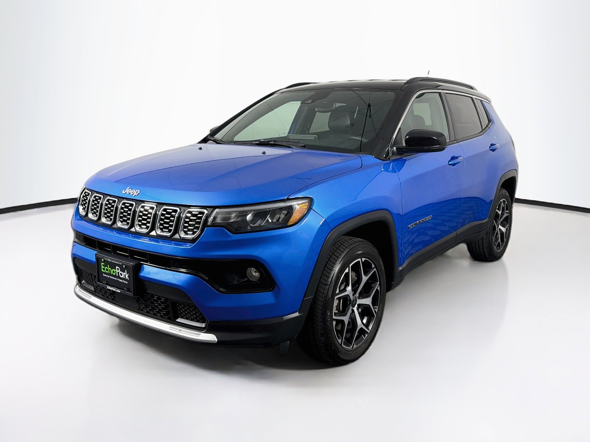 Used 2025 Jeep Compass Limited AWD/4WD image 3