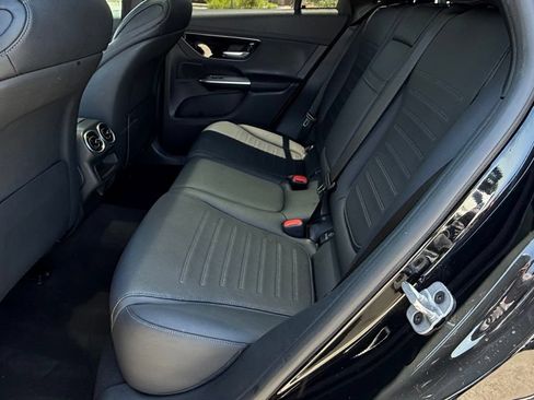 Used 2024 Mercedes-Benz GLC 300 4MATIC image 29