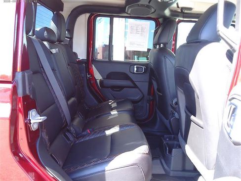 Used 2021 Jeep Gladiator Overland AWD/4WD image 8