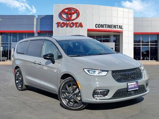 Used 2025 Chrysler Pacifica Limited video 2