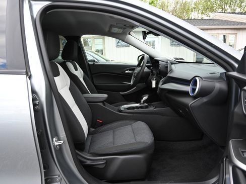 Used 2024 Chevrolet Trax LS w/ LS Convenience Package FWD image 33