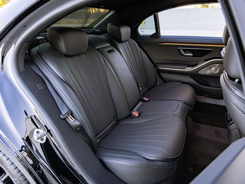 Used 2023 Mercedes-Benz S 500 4MATIC w/ AMG Line image 32