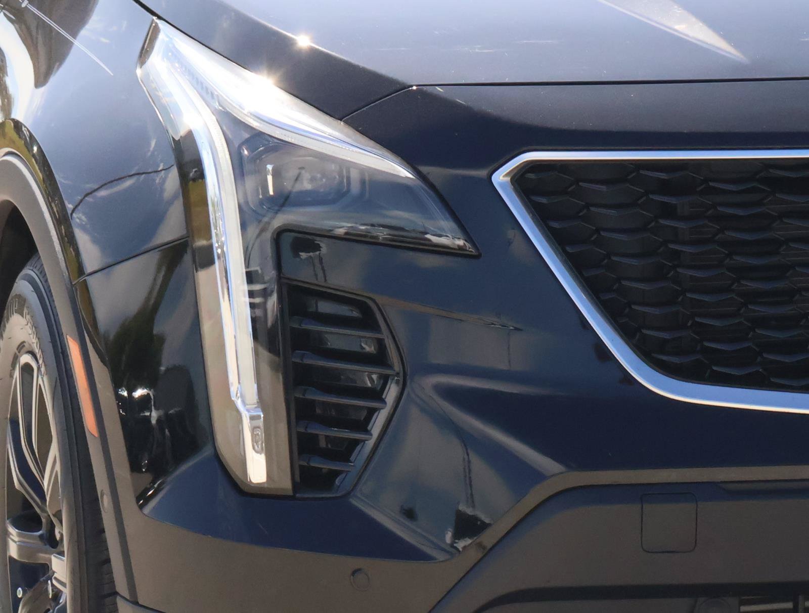 Certified 2022 Cadillac XT4 Sport w/ Enhanced Visibility Package FWD image 9