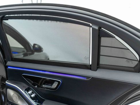 Used 2022 Mercedes-Benz S 500 4MATIC w/ AMG Line Package image 12