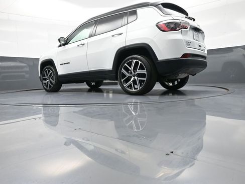 Used 2025 Jeep Compass Limited AWD/4WD image 30