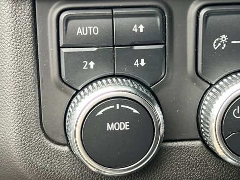 Used 2023 GMC Yukon XL Denali AWD/4WD image 25