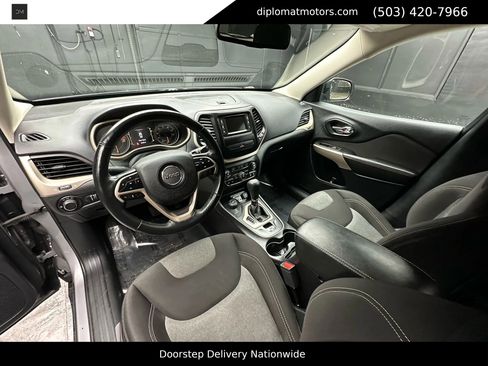 Used 2018 Jeep Cherokee Sport w/ Cold Weather Group AWD/4WD image 17