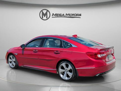 Used 2018 Honda Accord Touring image 4