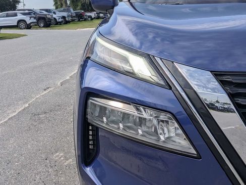 Used 2023 Nissan Rogue SV AWD/4WD image 9