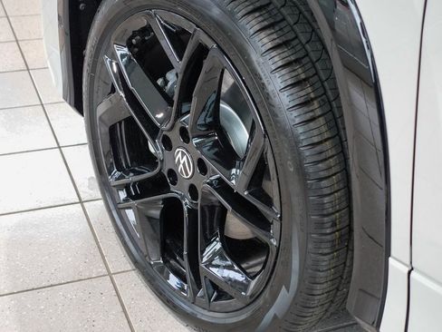 New 2026 Volkswagen Tiguan SE R-Line image 11