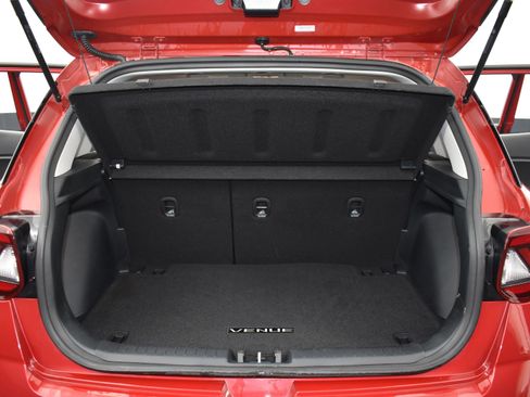 Used 2022 Hyundai Venue Limited image 24