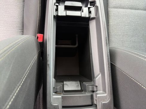 Used 2022 Nissan Rogue SV FWD image 24