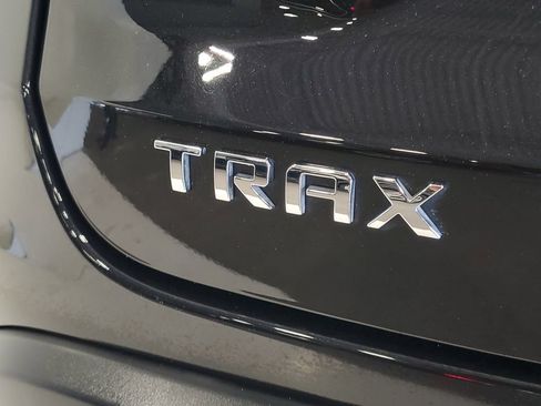 Used 2025 Chevrolet Trax LT FWD image 7