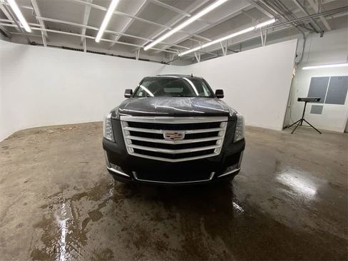 Used 2015 Cadillac Escalade Luxury image 9