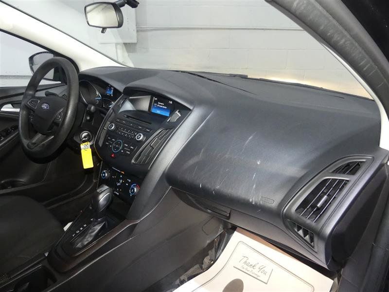 Used 2015 Ford Focus SE w/ Reverse Sensing Package FWD image 23