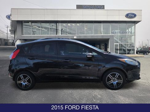 Used 2015 Ford Fiesta SE image 2