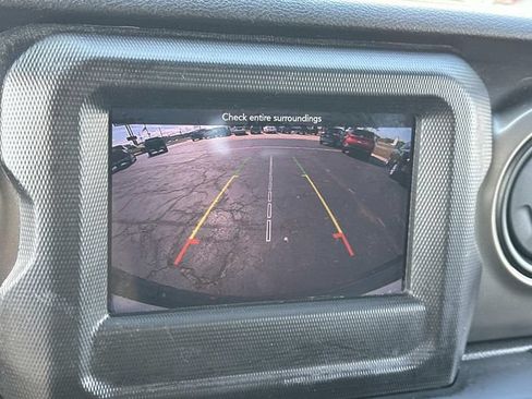 Used 2018 Jeep Wrangler Unlimited Sport S AWD/4WD image 28