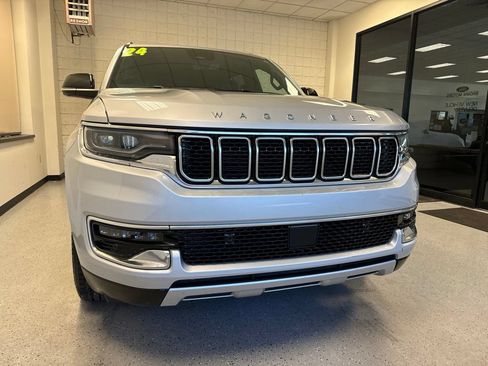 Used 2024 Jeep Wagoneer L Series II w/ Flexible Seating Group AWD/4WD image 42