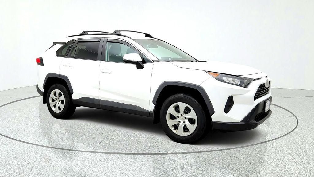 Used 2021 Toyota RAV4 LE AWD/4WD image 3