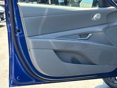 Used 2022 Hyundai Elantra SEL w/ Preferred Accessory Package FWD image 18