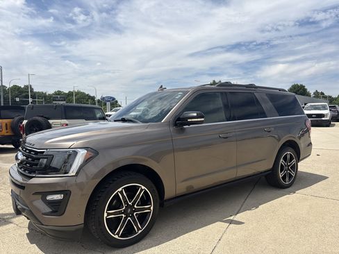 Used 2019 Ford Expedition Max Limited w/ Equipment Group 303A AWD/4WD image 3