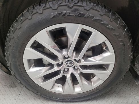 Used 2019 Toyota RAV4 XLE Premium w/ All Weather Liner Package image 31