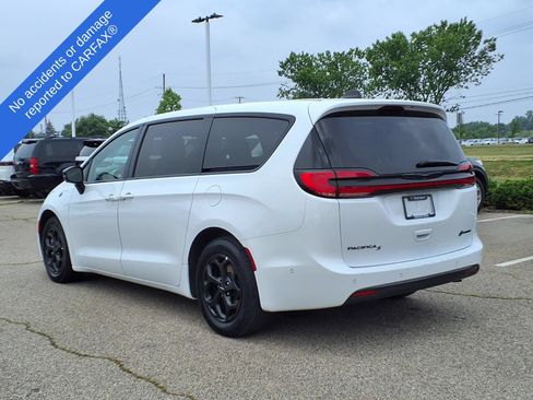 Used 2024 Chrysler Pacifica Limited FWD image 8