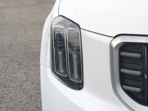 Used 2025 Kia Telluride SX w/ SX Captain's Chair Package image 9