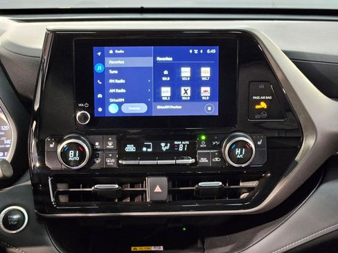 Certified 2024 Toyota Highlander XLE image 16