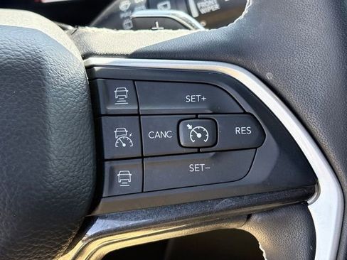 Used 2023 Jeep Grand Cherokee Altitude AWD/4WD image 15