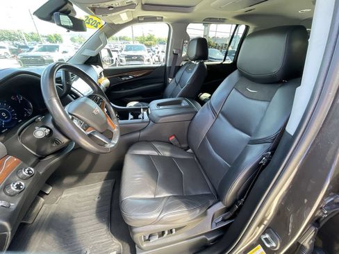 Used 2020 Cadillac Escalade ESV Luxury AWD/4WD image 19