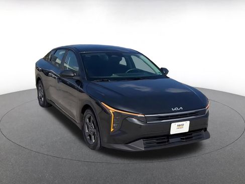Used 2025 Kia K4 LXS image 3