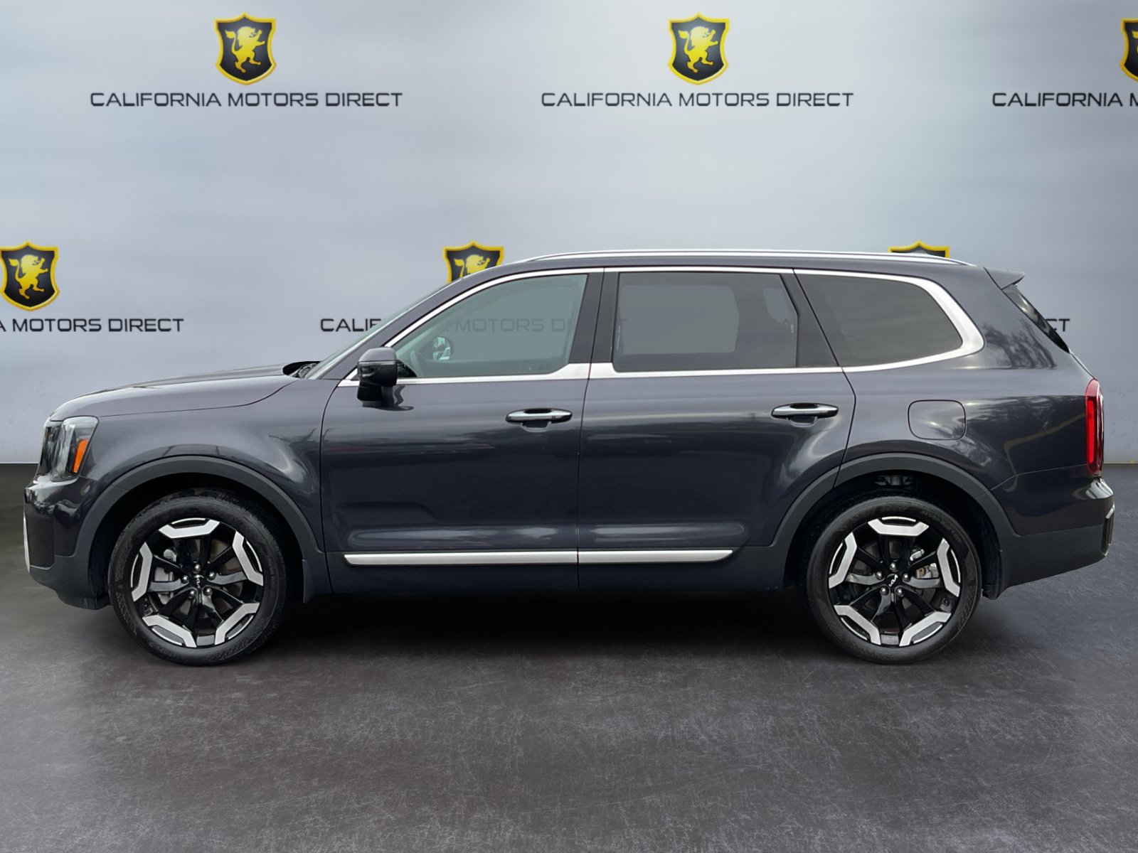 Used 2025 Kia Telluride S FWD image 8
